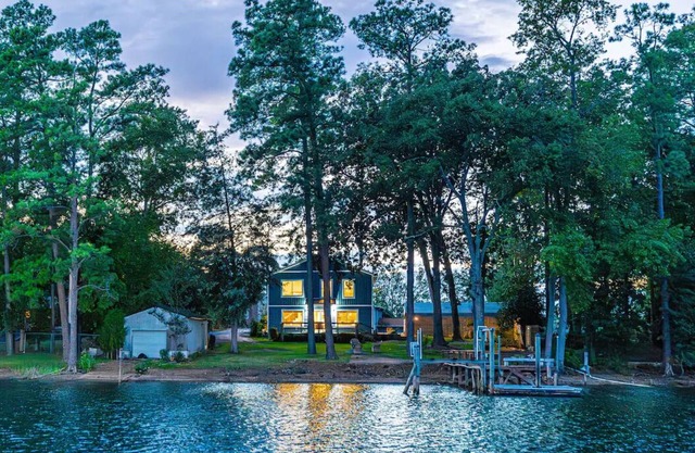 Amazing Lake Murray Views from this Chapin 3 bed 3 bath.