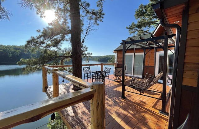 Amazing lakeview Spring Lake Tree House #2 "LoveLight" w/hot tub