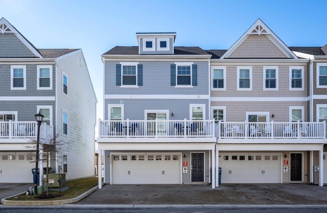 🏖️Amazing! Large 4 Bedroom West OC Town House, Pool🏖️