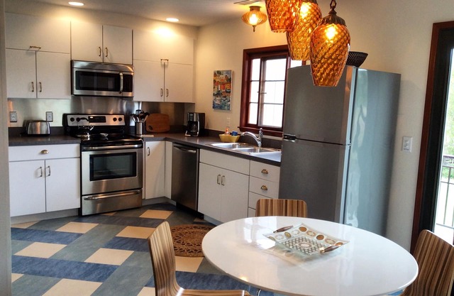 Amazing Lighthouse Views and Delightful Decor!