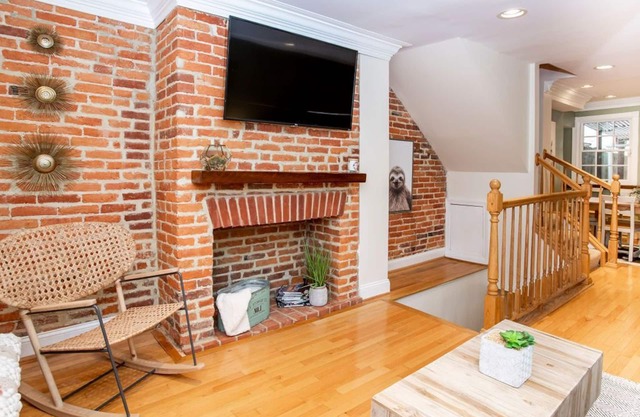 Amazing location for conferences and ballgames with Free Parking!