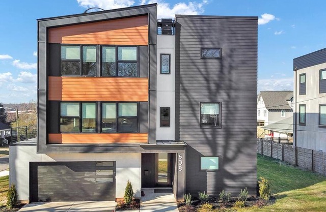 Amazing Location! Rooftop Patio, Pool & Game room!