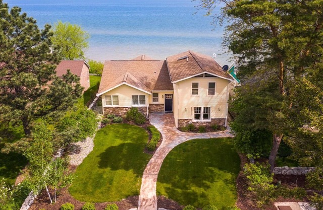 Amazing North Shore Sandy Beach Front Home!