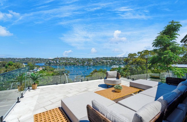 Amazing Sea View from the Freestanding House ! 5 min to the beach!