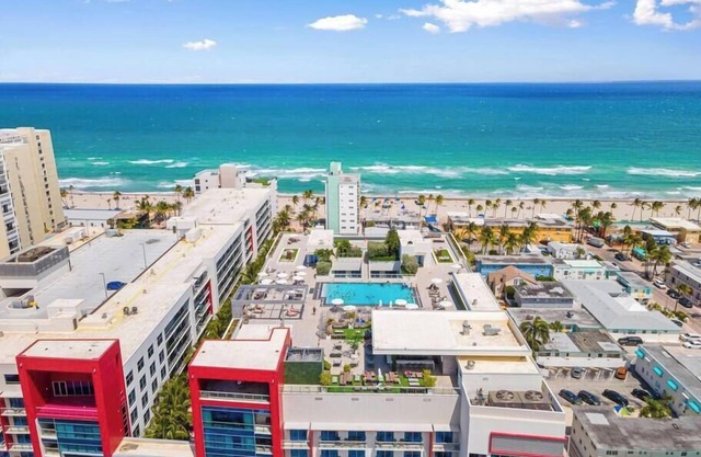 Amazing unit in Hollywood Beach Resort & beach access