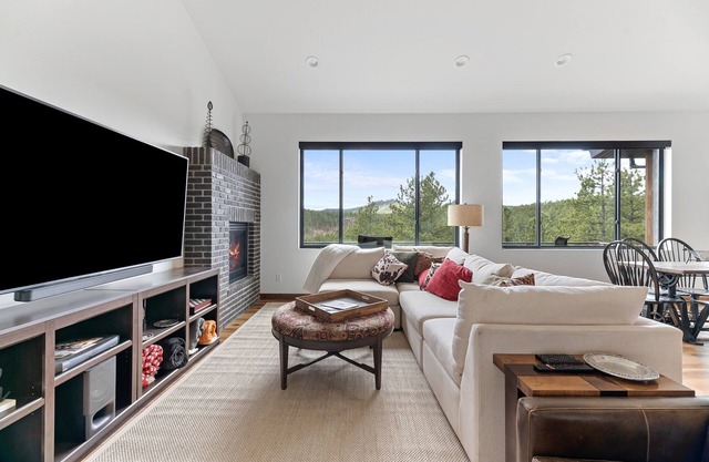 Amazing Views! Gorgeous New Home Near Hill City!