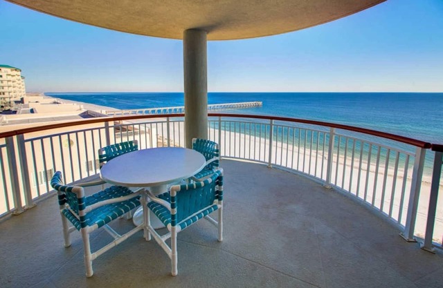 Amazing Views: Gulf Front with Free Beach Service (Mar - OCT)