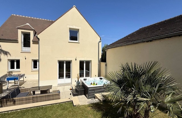 Amazing Villa with SPA Compiegne 12 People, 6 bedrooms 6 bathrooms 30min Asterix