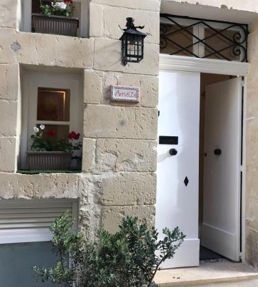 Amelie - Charming Townhouse in the heart of Rabat