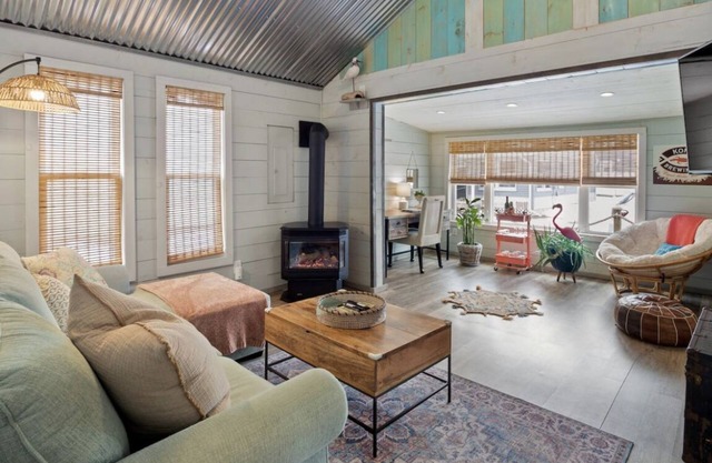 Amenity-Rich Oasis w Indoor/ Outdoor Fire: Your Ultimate Getaway