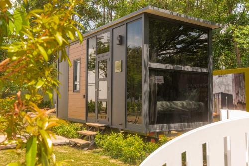 Amigo 1 by Tiny Away