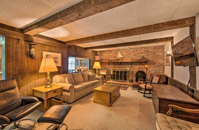 Amish Country Apartment w/Cozy Fireplace!