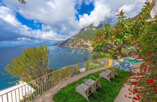 AMORE RENTALS - Villa Le Sirene with Outdoor Jacuzzi and Sea View