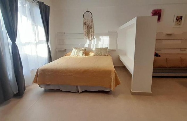 Amplio Estudio de lujo con balcon y parrilla