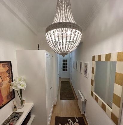 Amplio y céntrico piso con patio.