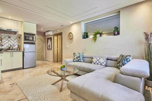 Amwaj Apt - Golden Sands and Blue Waves Beach Escape