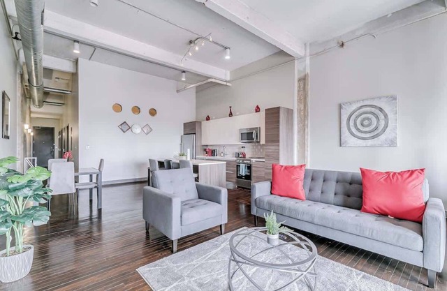 Amyfinehouse| Breakfast+Valet+Steps to Attractions
