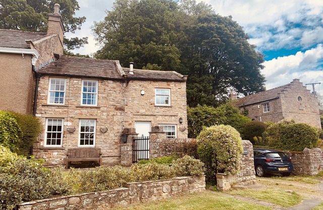 An exceptional holiday home for 6 people & 2 dogs with multi-fuel stove, WiFi & electric car charger