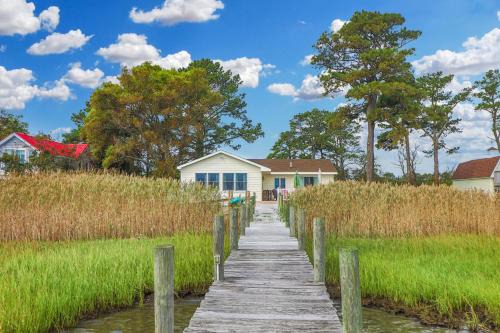 An Unfettered View - Beautiful ranch w/boat dock!