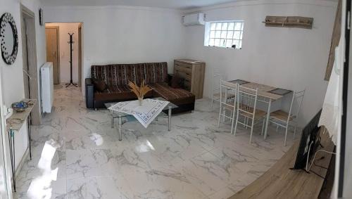 Anchorage Apartment in Rachoni