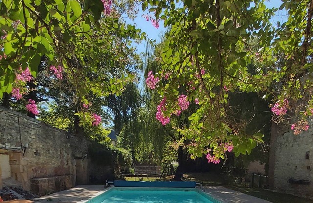 Ancienne Poterie au Calme Dans Parc Arboré Avec Grande Piscine