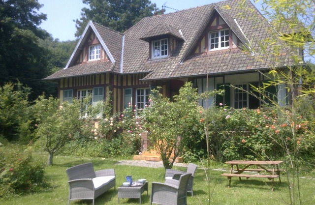 Anglo-Norman house near a listed mill, jacuzzi bath
