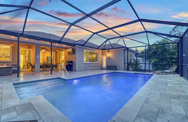 Anna Maria 5 Miles~Baby Amenities Galore~Large Fenced Yard+HEATED SALTWATER POOL
