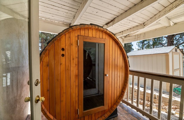Antelope Retreat - 5BR, Sauna, Foosball Table, Fireplace, Deck, BBQ