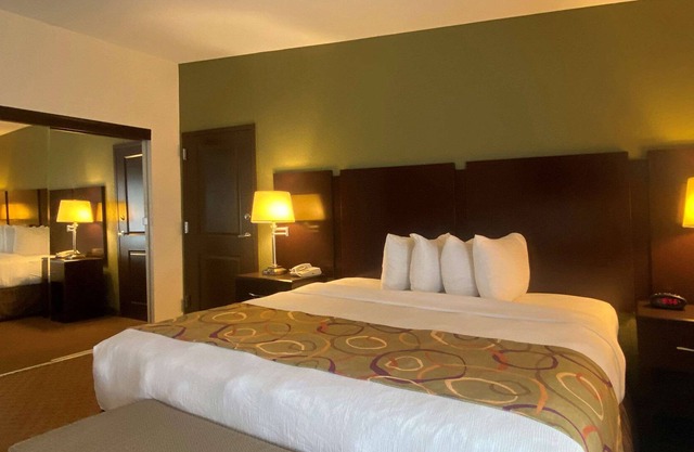 Antioch Inn & Suites Near Gurnee
