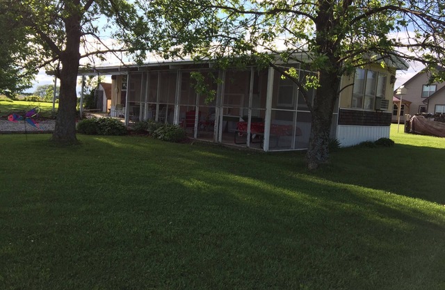 Antler Acres - 2 bedroom, 1 bath, sleeps 6