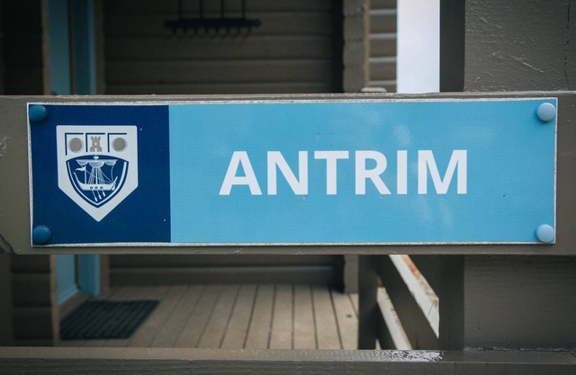 Antrim Lodge - a cabin that sleeps 5 guests in 3 bedrooms