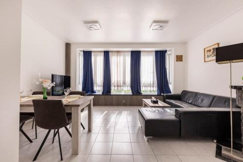 Antwerp Home Sweet Home 1 Double and 2 Single Beds