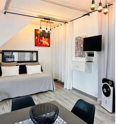 Aonami - Studio Lagon