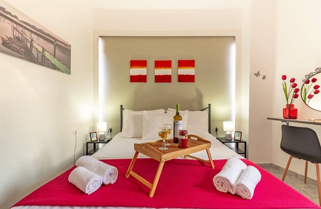Apantment with beautiful terrace near the airport