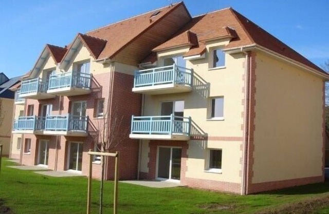 Apart. 3 rooms 53 m2 in Houlgate: high-end services, balcony + tennis.