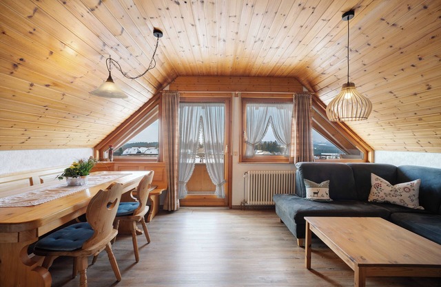 Apartment 'Feldbergblick' with Mountain View, Shared Garden and Wi-Fi