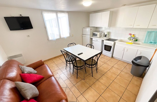 Apartment-Ensuite with Shower-Courtyard view-Family