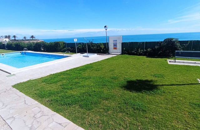 APART. WITH SEA SIGHTS 100 M. BEACH 4-5 PERS.
