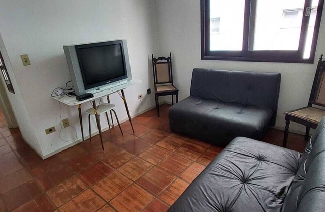Apartamento na Praia da Enseada, Ótima Localização
