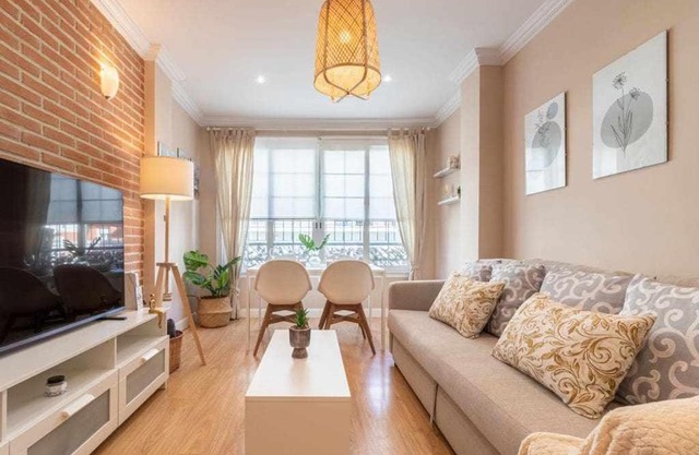 Apartamento 3 en Estadio del Sevilla, 8 plazas y m