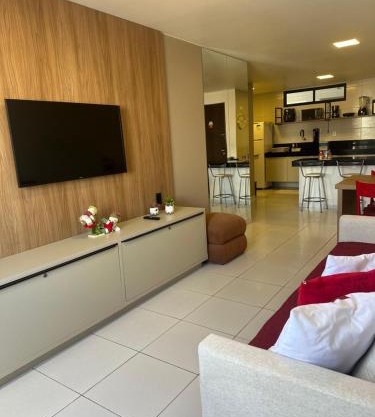 Apartamento amplo e equipado, entre a praia e o centro