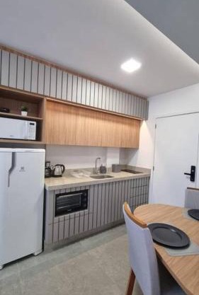 Apartamento ensolarado em condomínio clube