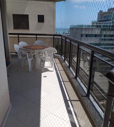 Apartamento na Enseada com vista para o mar - 300 m da praia