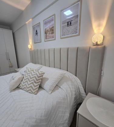 Apartamento Remodelado Novo a cuadra del mar,Patio privado parking para auto pequeño-medio