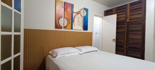 Apartamento térreo com ar condicionado e 2 suítes bem localizado