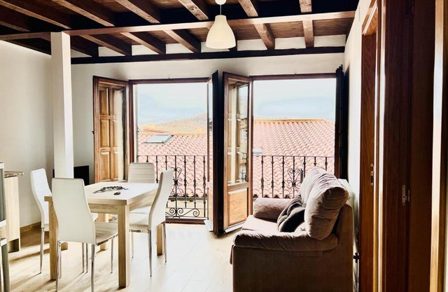 Apartamentos Raíces