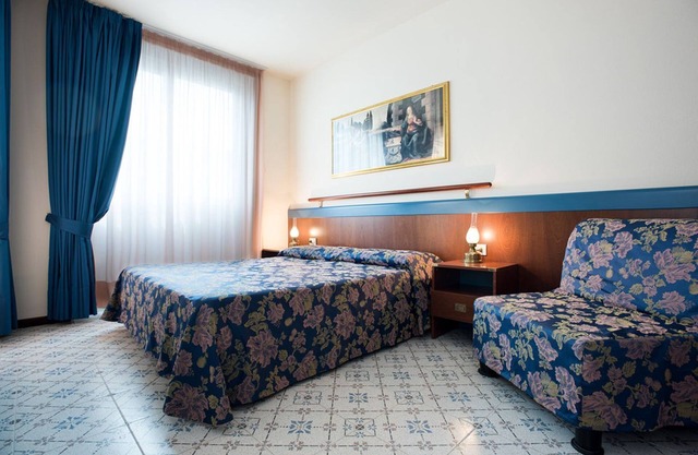 Aparthotel Holiday - Panoramic Royal Apartment
