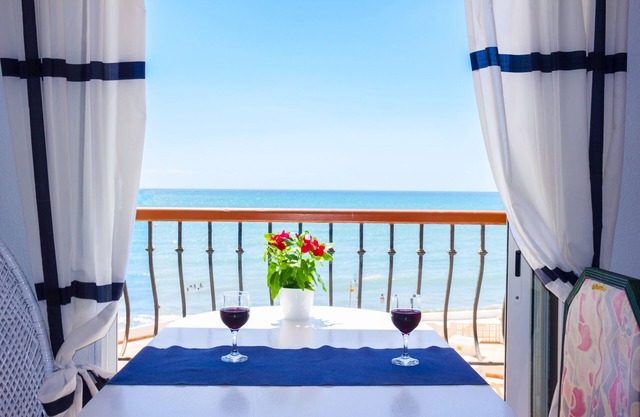 Apartment with pool on the beachfront. Stunning views, Internet, A/C,