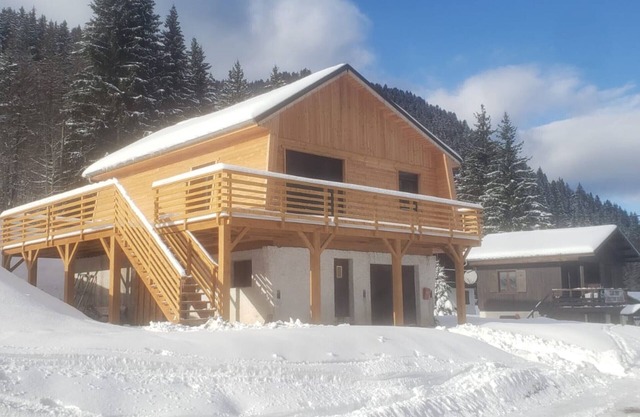 Apartment 'Le Lys Martagon' with Mountain View, Private Terrace and Wi-Fi