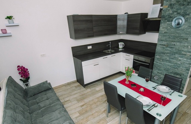 Apartma 2 (pogled na Triglav)